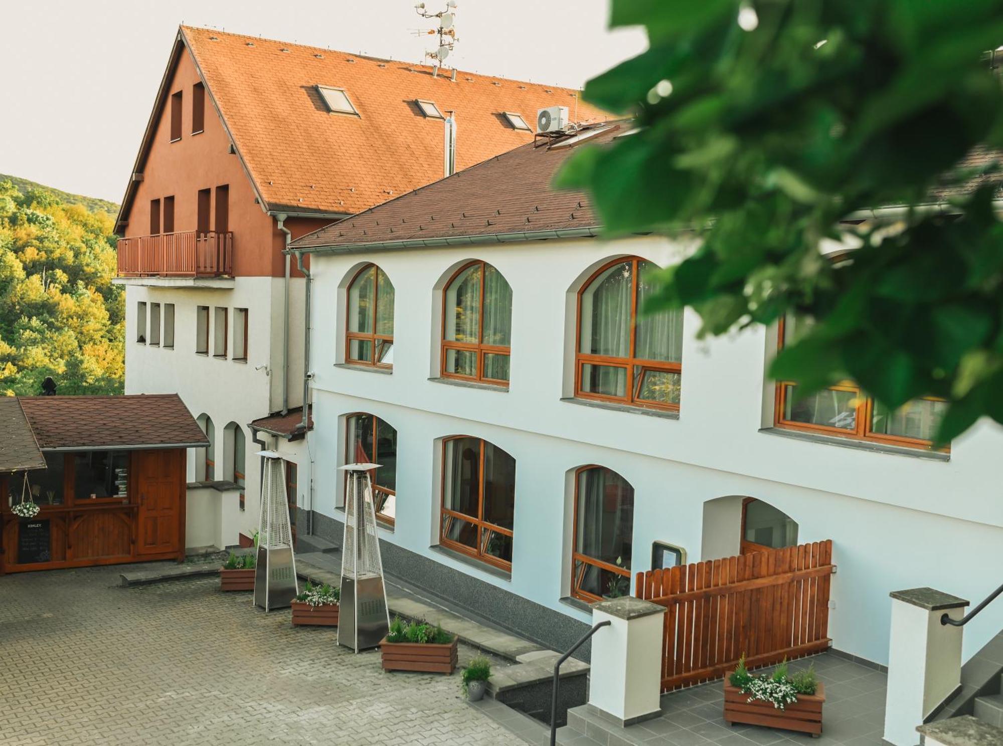 Ústí nad Labem Restaurace A Penzion U Svate Barbory מראה חיצוני תמונה